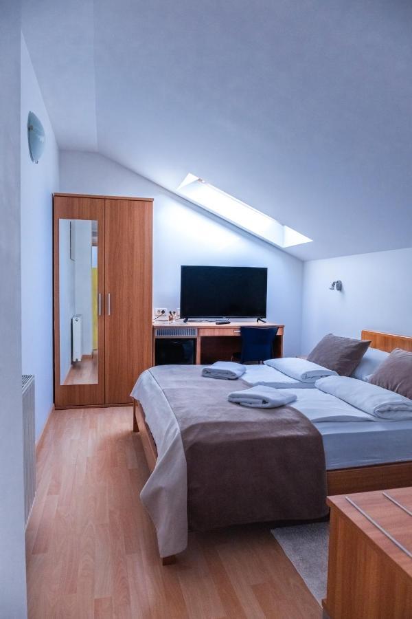 Garni Hotel Keltika Izola Bagian luar foto