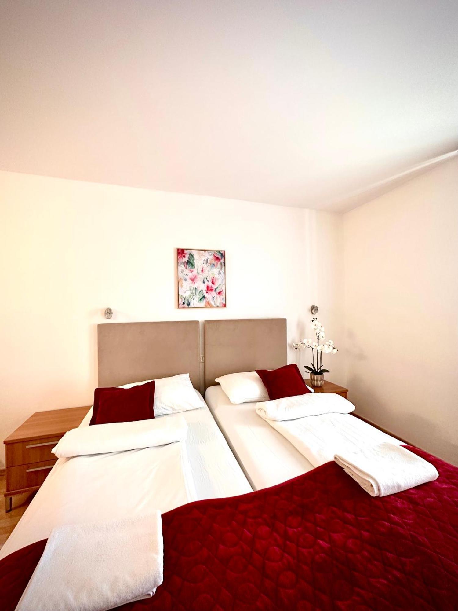 Garni Hotel Keltika Izola Bagian luar foto